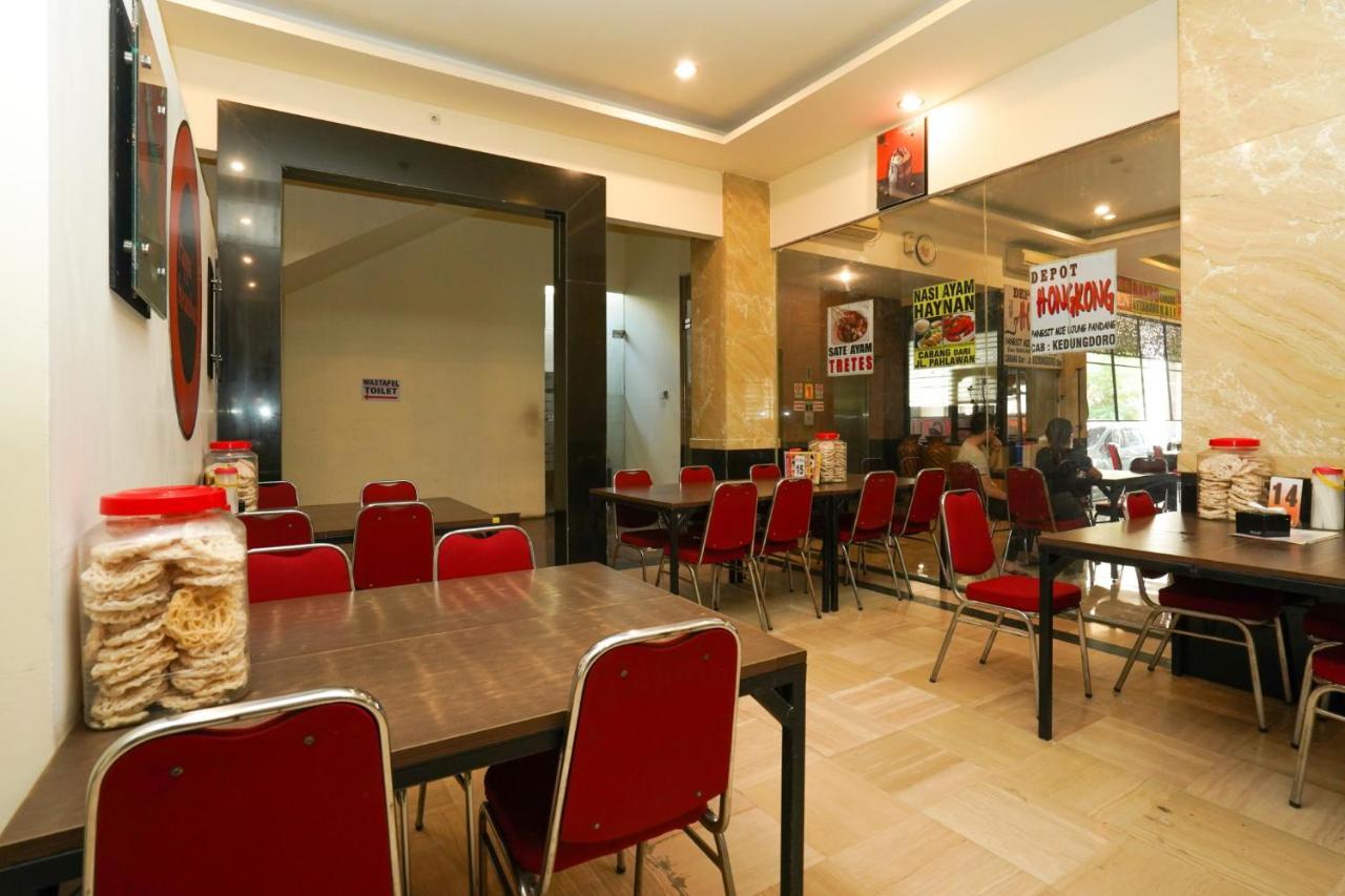 Avi Hotel Surabaya Exterior foto