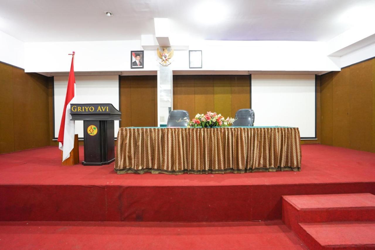 Avi Hotel Surabaya Exterior foto