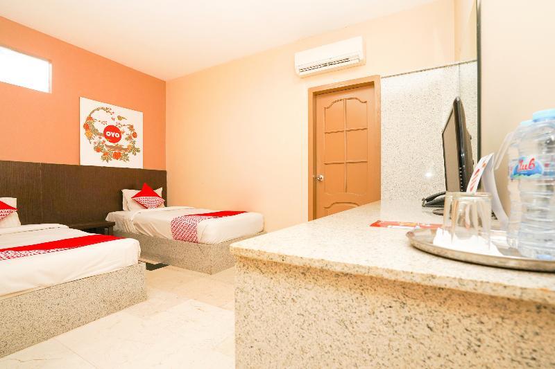 Avi Hotel Surabaya Exterior foto